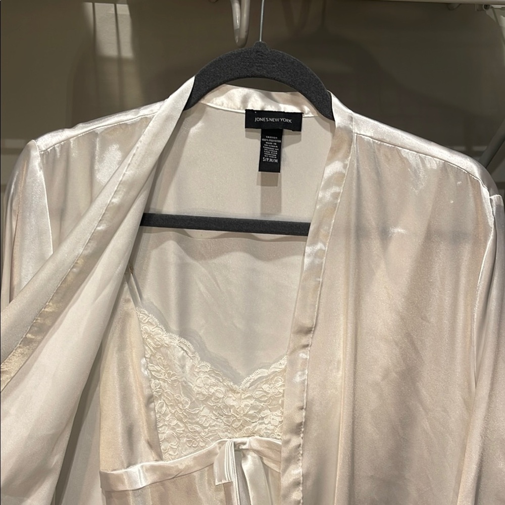 Jones New York Cream Satin Robe Luxurious Sleepwear